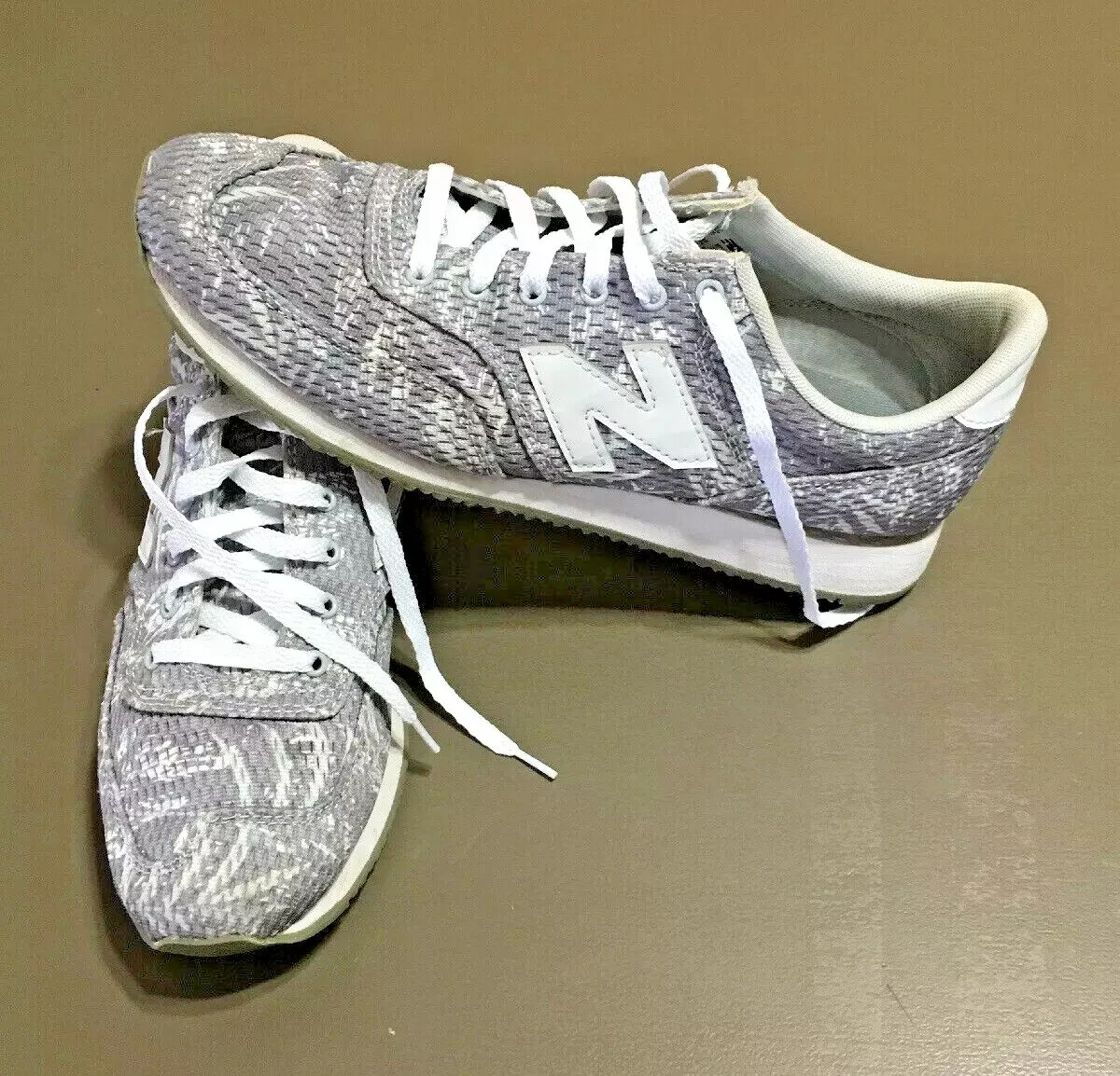 EUC New Balance Women s CW620LC Gray White Mottled Sneakers 8B New Laces