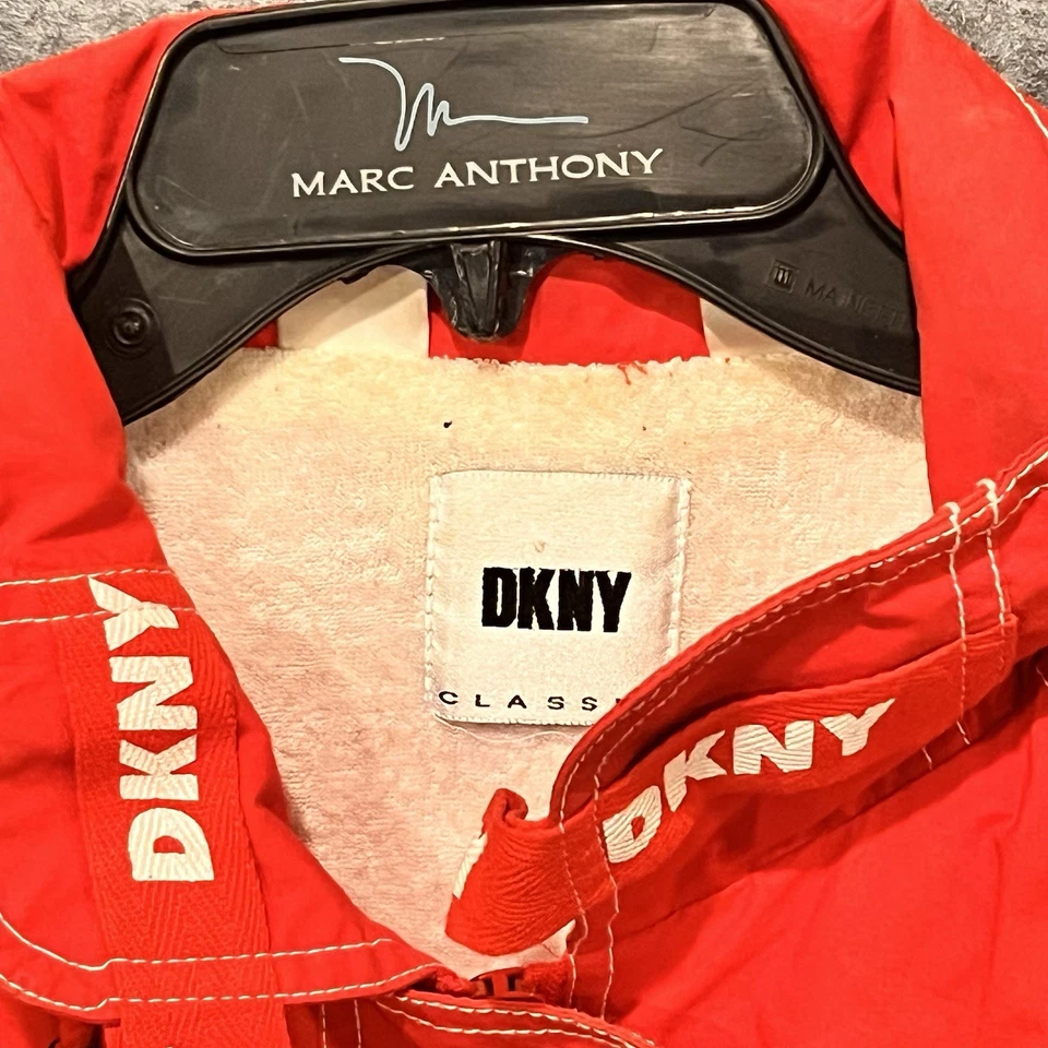 Chaqueta De Colección DKNY Para Hombres Pequeña Roja Forrada Cierre Langosta Con Capucha Cremallera Completa Años 90 y2k Foto 2 de 4