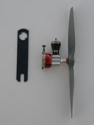 Cox Thimble-Drome Pee Wee .020 Model Airplane Engine w/ Propeller & Wrench