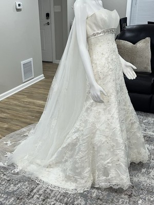 Size 10 PRIVATE LABEL BY G BRIDAL DESIGN HOUSE GOWN W/Veil BNWTS A2