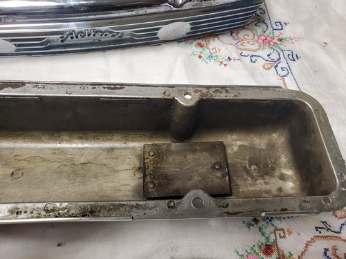 Edelbrock SBC Signature casting valve covers Small Block Chevy no holes - Picture 14 of 15
