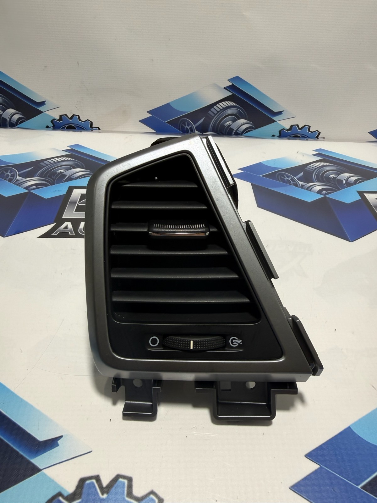2016-2021 HYUNDAI TUCSON FRONT LEFT DRIVER SIDE OUTER DASH AIR VENT GRILL OEM