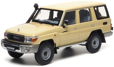 Almost Real Toyota Land Cruiser 76 2017 Maßstab 1:18 beige