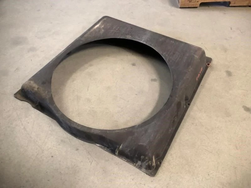 Ford F600 1989 7,0 L gas usado ventilador radiador cubierta montaje marco Foto 3 de 4