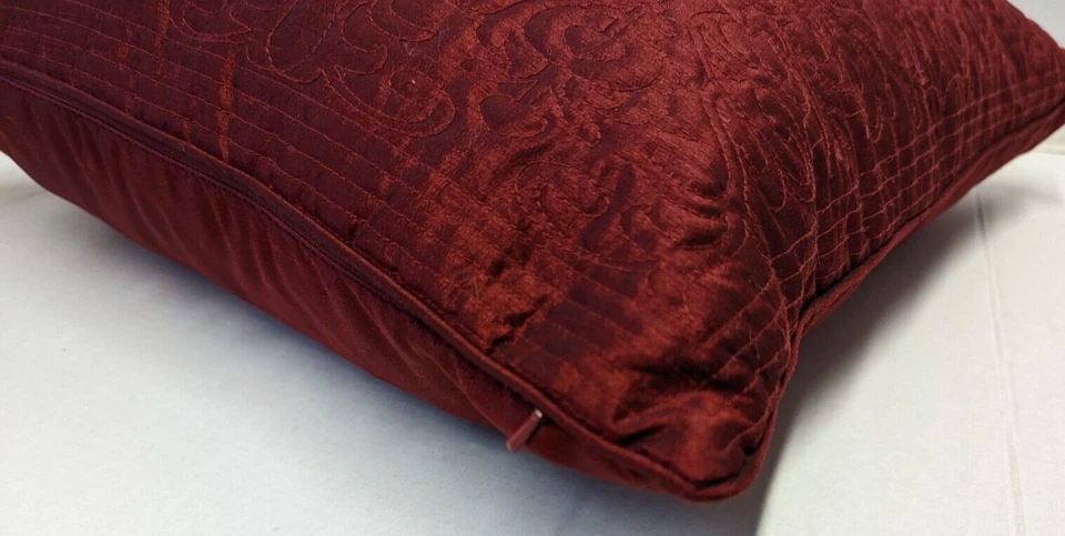 Almohada decorativa Merlot imitación seda acolchada con cremallera 20 x 20 Foto 2 de 4