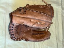 Vintage Wilson Jim Catfish Hunter 10  Baseball Glove