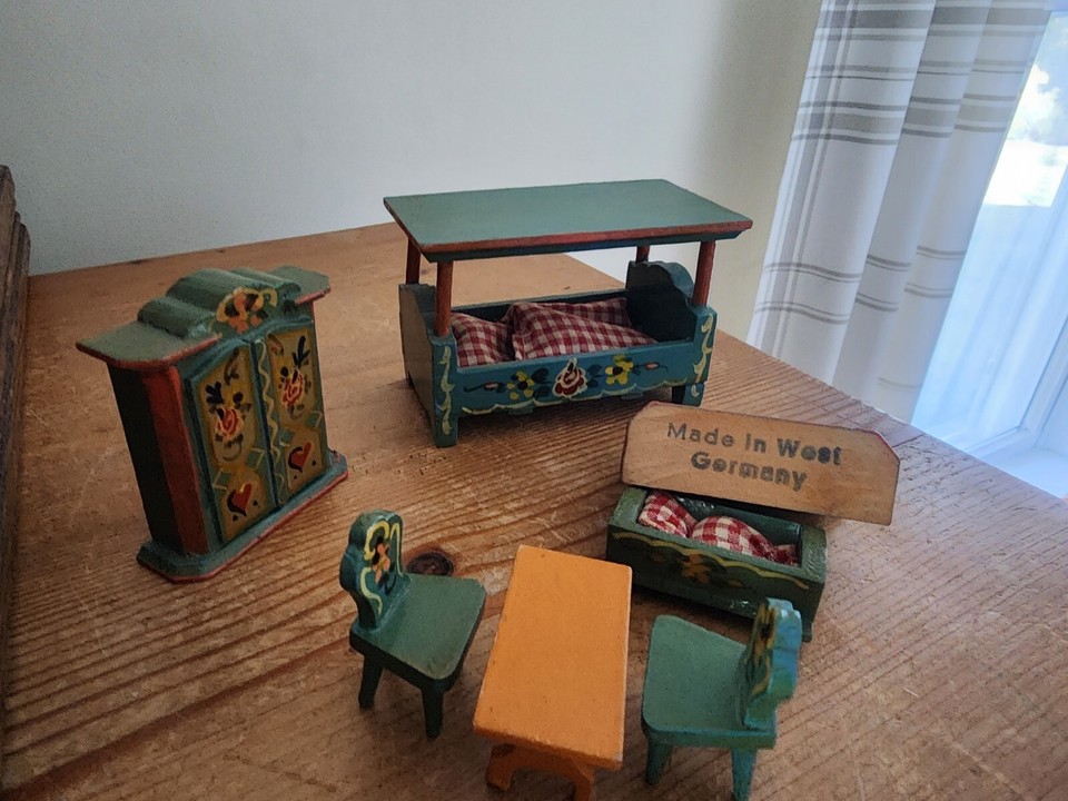 Vintage Dora Kuhn Dollhouse Bedroom Set Furniture Hand Painted Germany