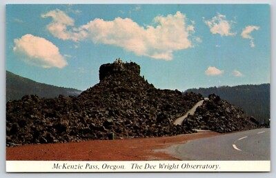Postcard  McKenzie Pass, Oregon Dee Wright Observatory  D1