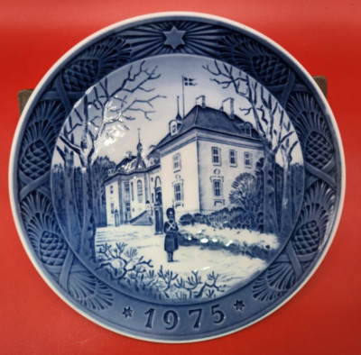1.9 Royal Copenhagen Wandteller * The Queens Christmas Residence  * 1975