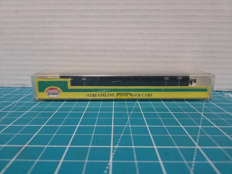 MODEL POWER N SCALE STREAMLINE PASSENGER CARS CN 5082 Car - Image 2 of 2