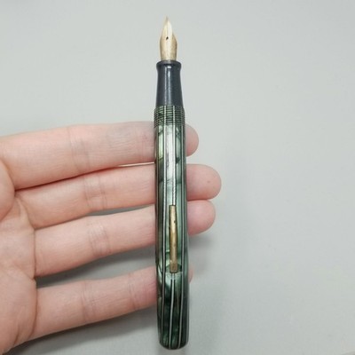 Vintage Universal Uni Flow Fountain Pen 14k Nib Green Plastic No Cap AS IS