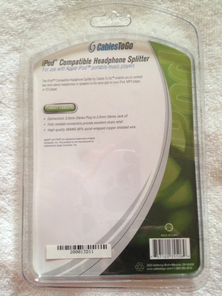 (4) Cables To Go Apple Compatible Headphone Splitters, White, 3.5mm, Quantity 4 - Image 2 of 4