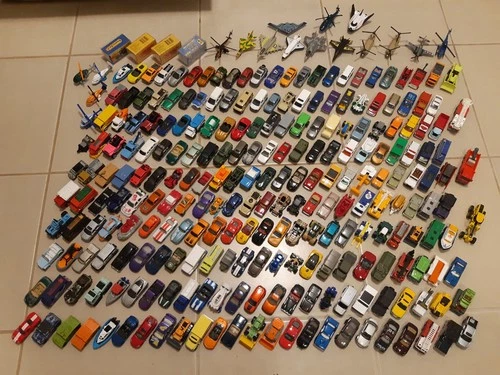Mattel Matchbox 265-piece 1:64 diecast car collection/lot, new & vintage loose