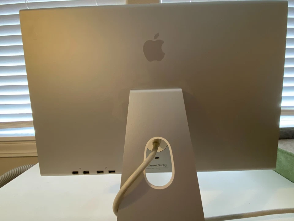 Apple 20" LCD Cinema HD Display Monitor - WORKS Great! SUPER CLEAN, One Owner! - Image 3 of 4