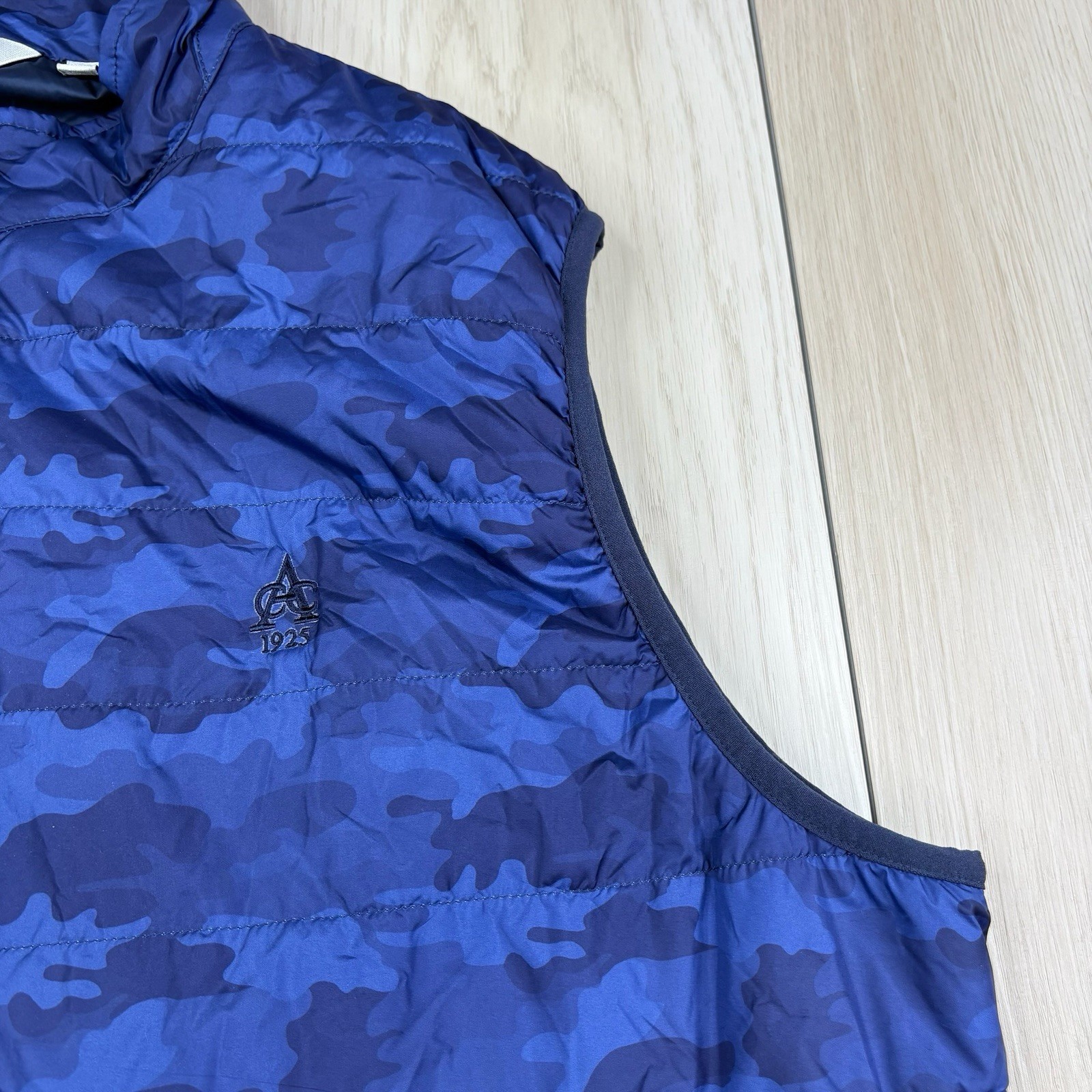 Peter Millar Camo Hyperlight Vest Performance Qui… - image 3