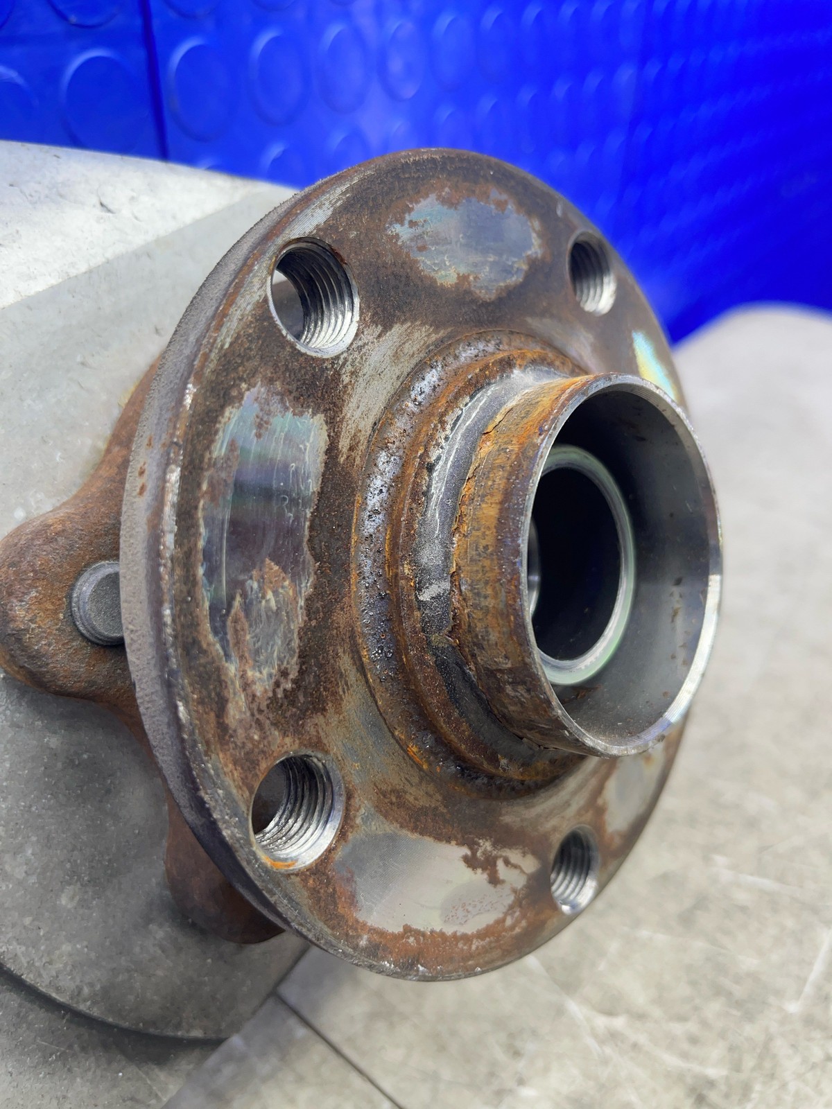 2016-2021 MCLAREN 570S OEM FRONT LEFT WHEEL SPINDLE BEARING HUB