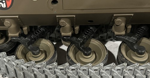 RC Tank—Heng Long—Airsoft/IR Sound And Smoke— Metal Tracks And Gears— Powerful!! - Picture 11 of 17