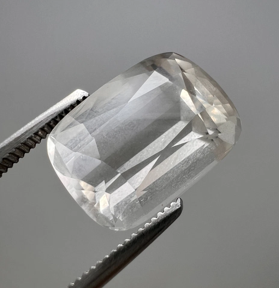 6.40 Ct Loop Clean Fluorescent Wernerite Scapolite Gemstone from AFGHANISTAN - Image 3 of 4