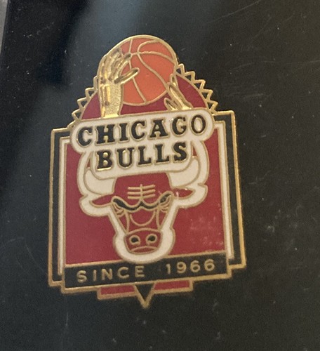 NBA Chicago Bulls Pin Back Collectors Set of 5 Limited Edition 2500 - Picture 6 of 7