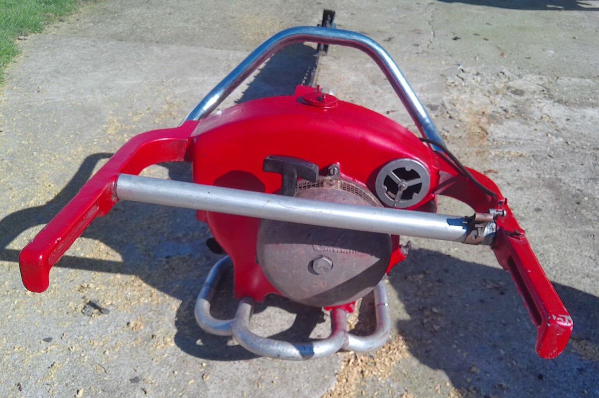 VINTAGE COLLECTIBLE MALL MODEL 11 CHAINSAW WITH 44