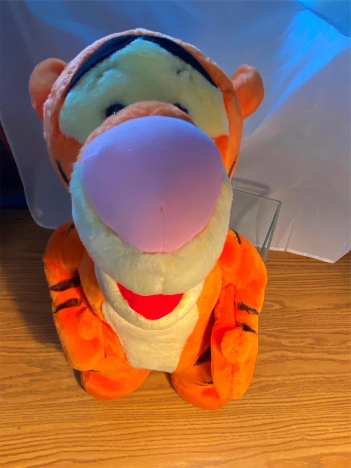 Disney Tigger Enorme 22" Peluche Animal Mattel Juguete Suave Winnie the Pooh Foto 2 de 4