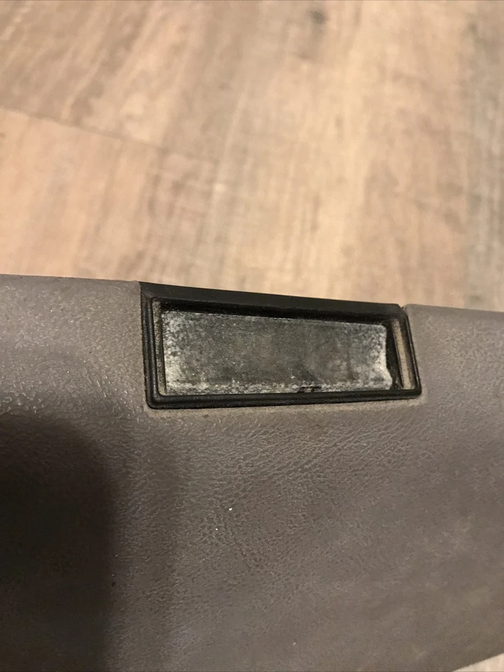 1988 - 1994 Chevy GMC TRUCK, Suburban GLOVE BOX DOOR LID COVER 88-94 Gray OEM - Image 4 of 4
