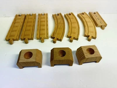 Thomas & Friends STRAIGHT Curve Bridge Riser 10 Pieces Train Tracks  - Image 1 of 4