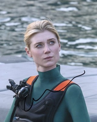ELIZABETH DEBICKI SIGNED PHOTO (1) TENET