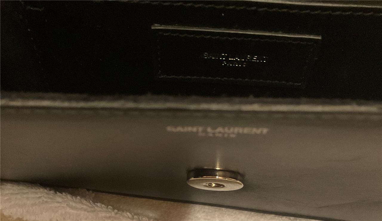 Saint Laurent Mini Borsa Betty con borchie in pelle nera