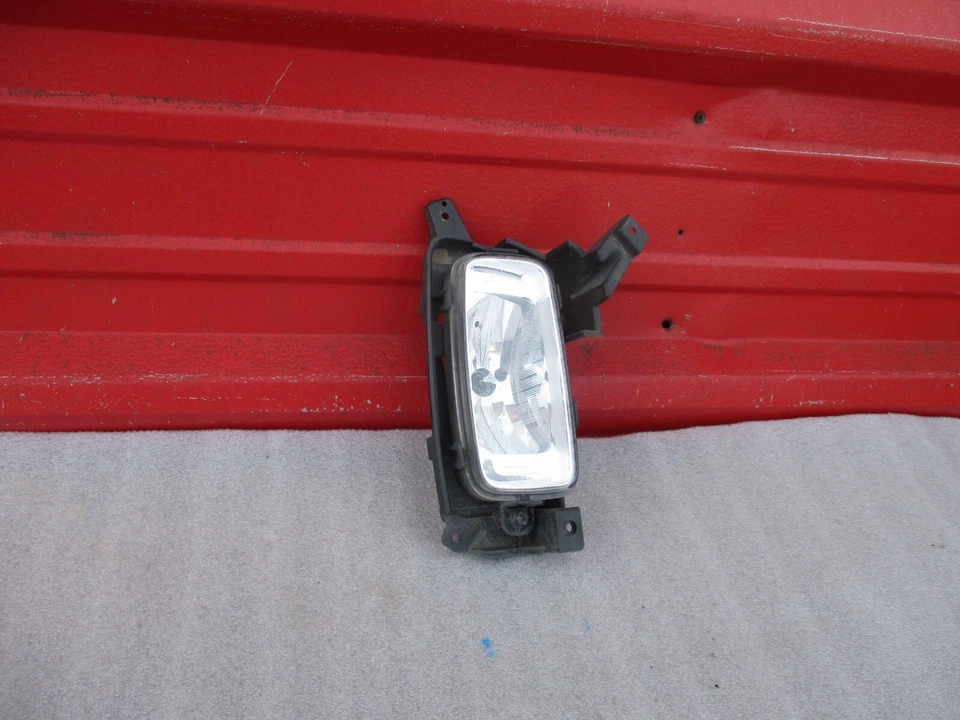 Lâmpada de neblina 2013-2015 fabricante de equipamento original KIA Sorento lado do passageiro destro fabricante de equipamento original - Imagem 2 de 4