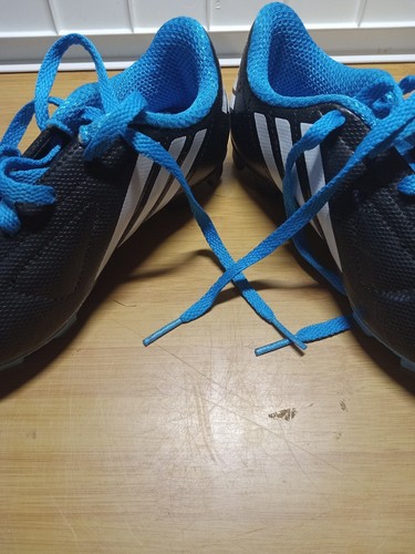 Adidas Jugend Stollenschuhe Gr. Jungen 10,5 schwarz mit blauen Schnürsenkeln Fußball Sport Fußball - Bild 5 von 7