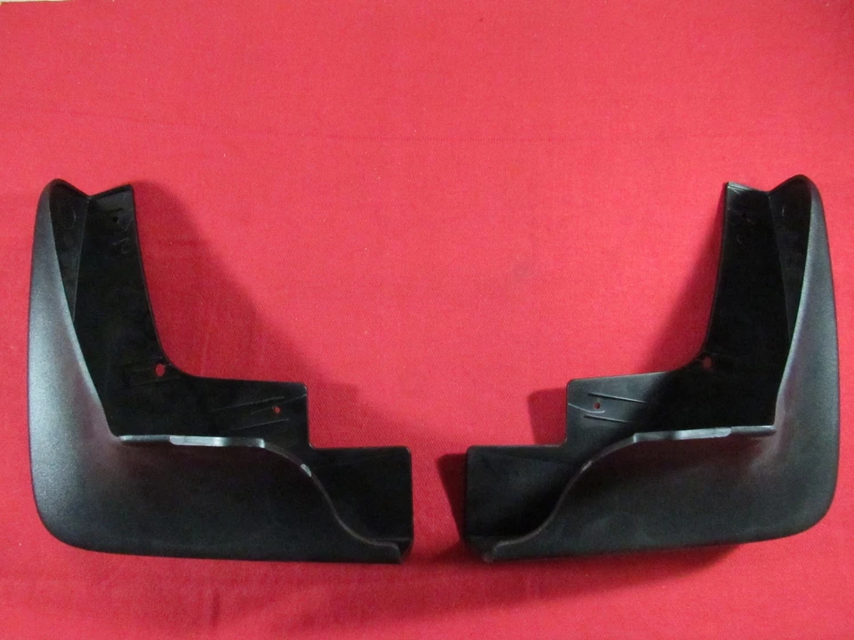 Protectores contra salpicaduras traseros moldeados negros CHRYSLER 300 NUEVO OEM MOPAR Foto 3 de 4