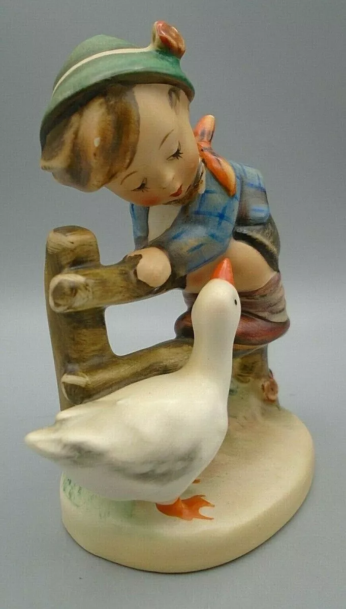 Hummel figurine Barnyard Hero, original MI Hummel Collection, gift-boxed