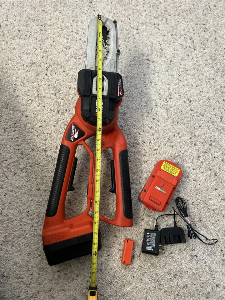 Black&Decker NLP1800 18Volt Cordless Alligator Lopper Chainsaw 2 battery&charger - Image 4 of 4