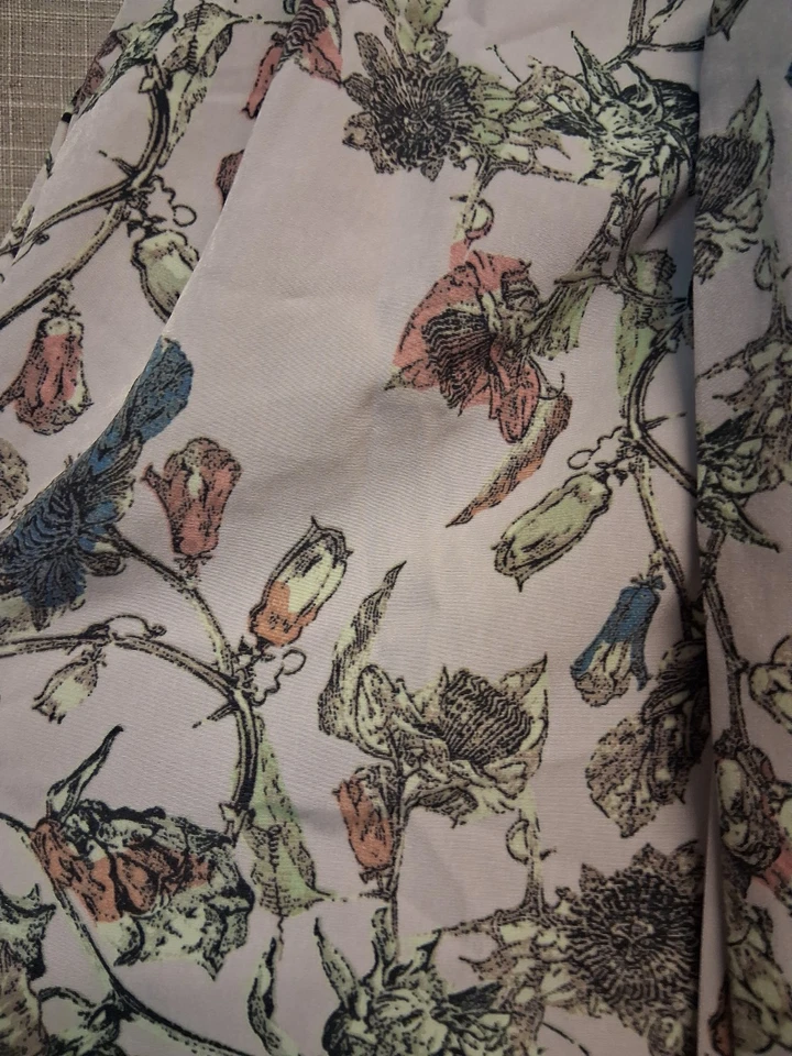 Topshop Womens Shorts Size 12 Grey Floral With Belt Lightweight New - Image 4 of 4