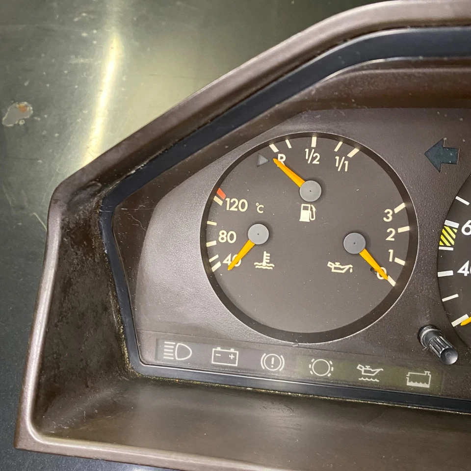 Cuadro de instrumentos diésel Mercedes Benz Clase E W124 230 KM/H OEM VDO 250TD 300D Foto 3 de 4