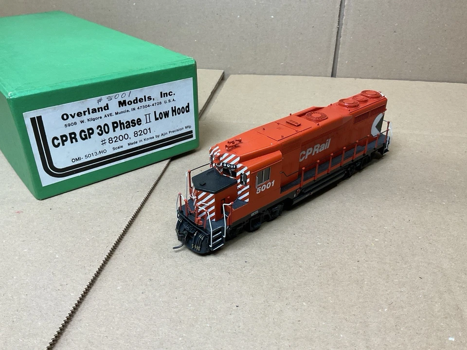 OVERLAND MODELS BRASS HO SCALE DIESEL LOCOMOTIVE GP30 PHASE 2 CANADIAN PACIFIC ! - Image 4 of 4