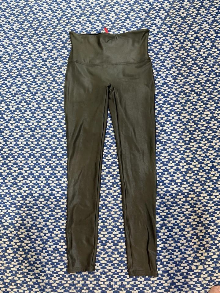 Leggings Spanks para mujer grandes verdes imitación cuero camuflaje brillo elástico tiro medio Foto 3 de 4