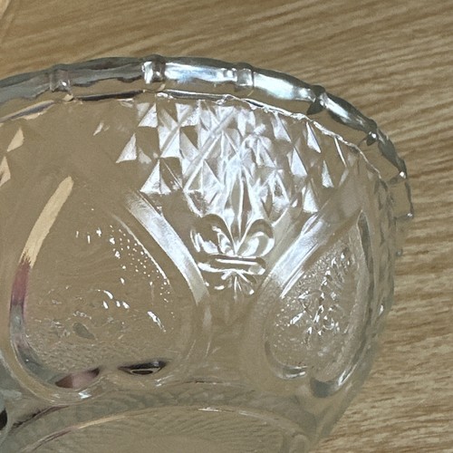 VTG Clear Heart & Fleur De Lis small Candy Dish With Lid KIG Malasia depression - Picture 9 of 11