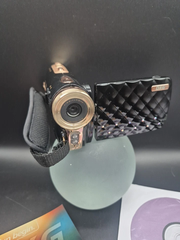 DXG High Definition Mini 4" Lightweight Digital Zoom Video Camera Black Gold - Image 3 of 4