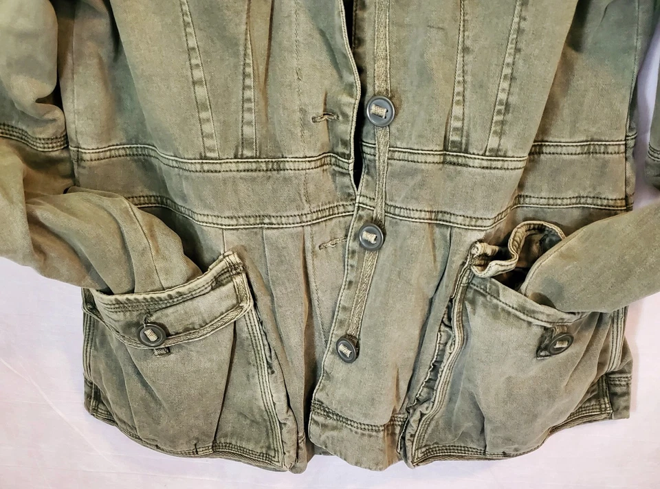 Jaqueta Brave Soul Feminina Tamanho Médio Verde Militar Plissada Traseira Grungecore - Imagem 2 de 4