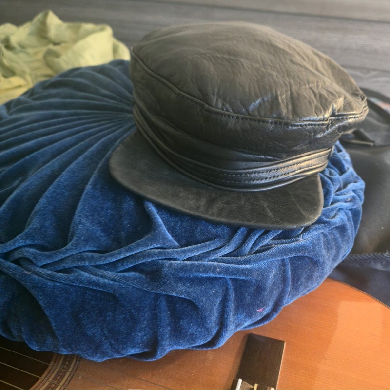 LEATHER MENS HAT BRAND NEW REAL LEATHER ONE OF A KIND PIECE Size LARGE