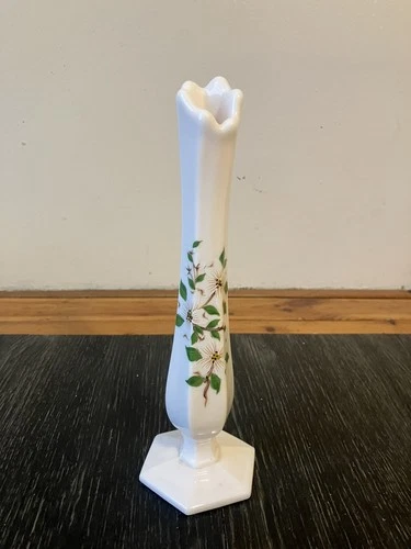 Vtg Westmoreland Milk Glass Swung Bud Vase with Magnolia Flower Mint Cond. 10”H