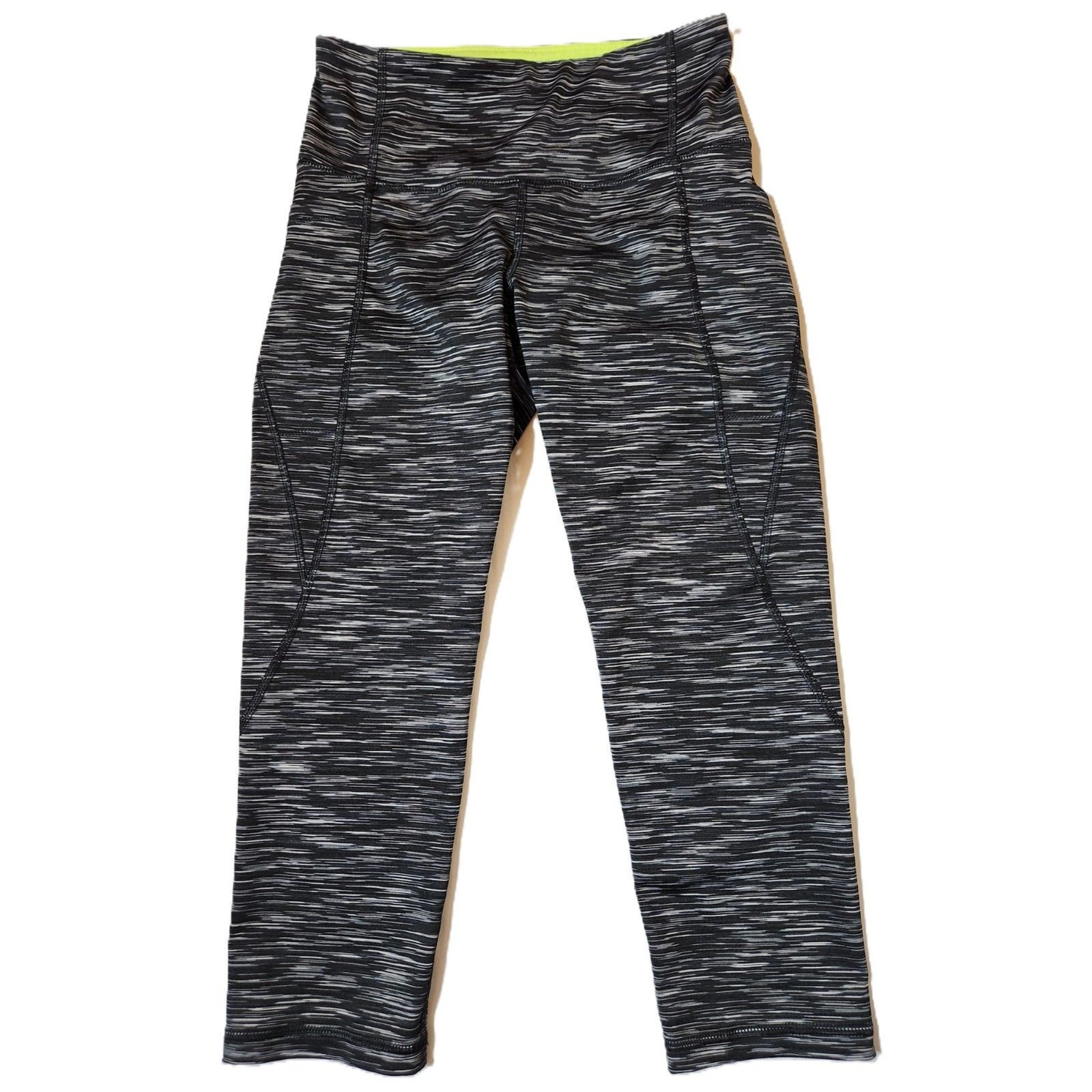 Old Navy Capri Length Elevate Legging Go Dry Women's size Medium