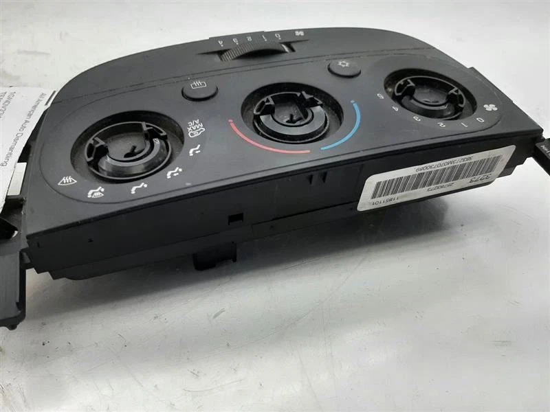 Temperature Control With Rear AC C69 Opt CJ3 05-07 Buick Terraza 25783273 - Image 2 of 4