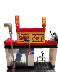 Lego City Corner 7641 Retired Set