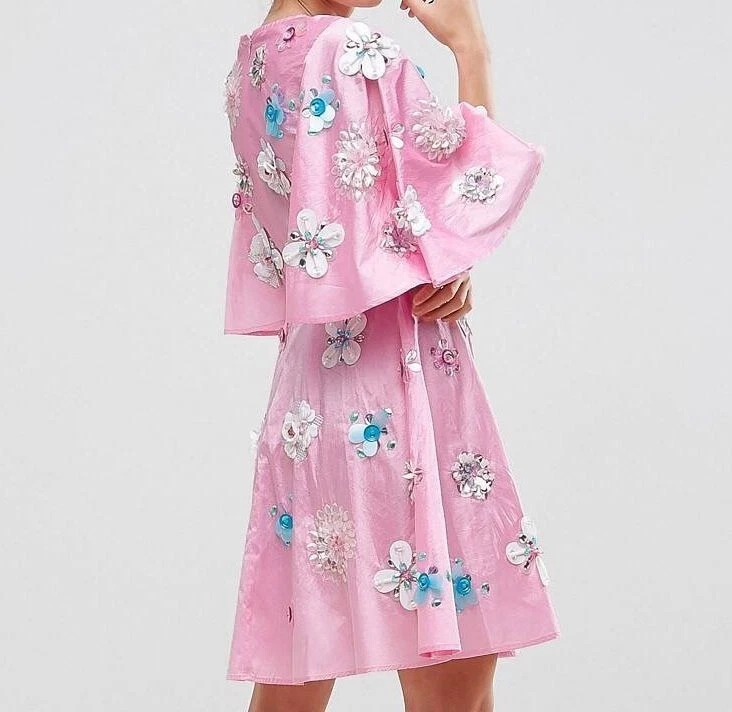 Vestito Asos Luxe in Taffeta Rosa con ricami a maxi fiori multicolori 36 EUR - Imagen 4 de 4