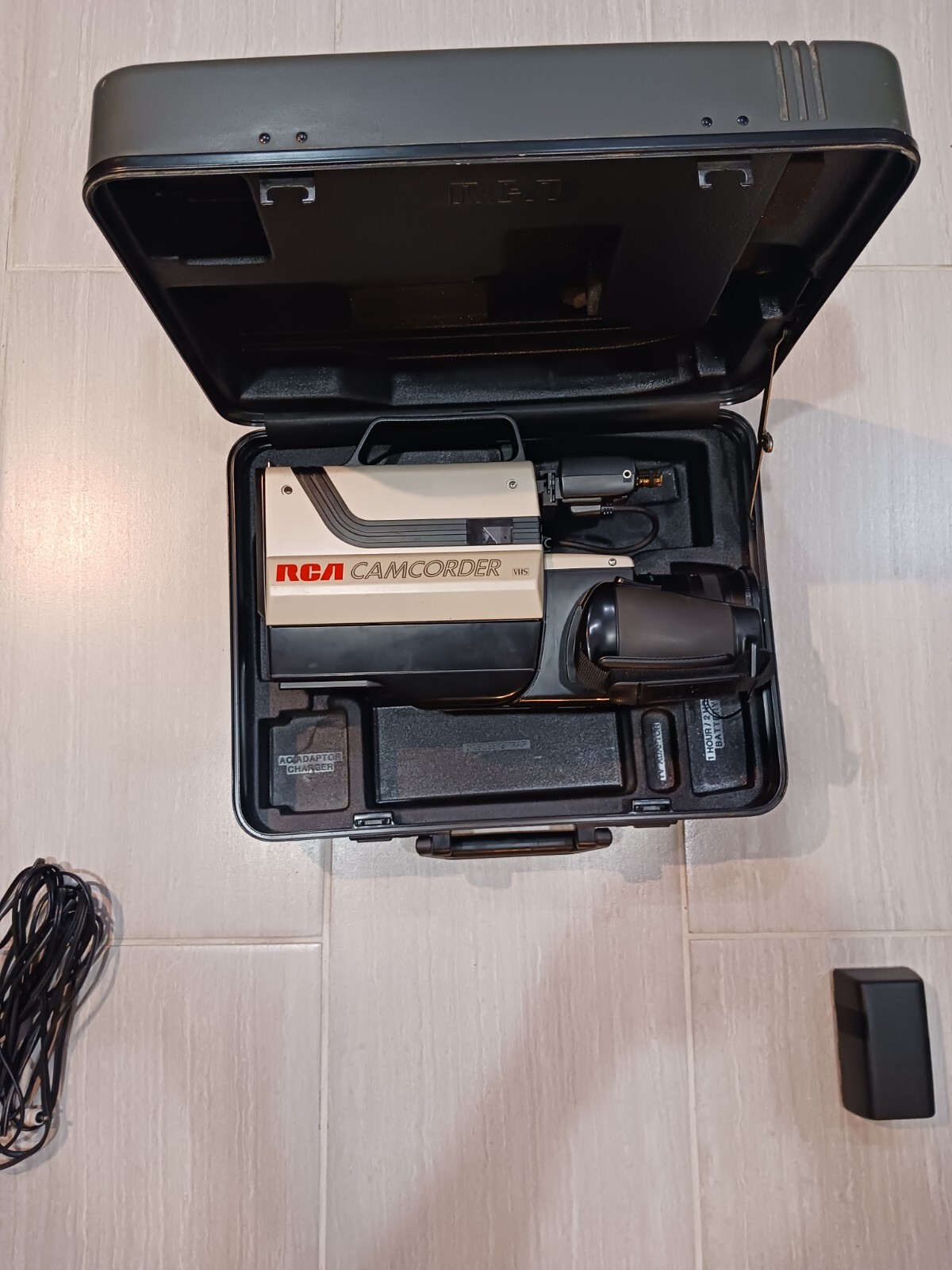 VTG RCA Camcorder VHS Pro Edit CC310 HQ Solid Image Sensor w Case- Parts/Repair