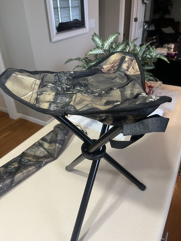 Big Dog Hunting Tri-leg Stool