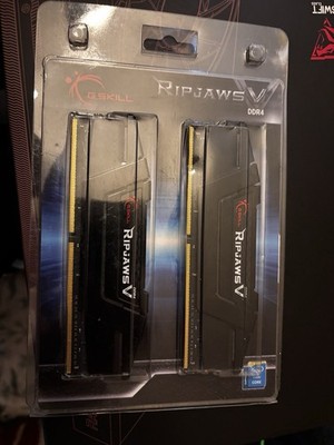 G.SKILL RIPJAWS V Series 32GB (16GBx2) DDR4 3200 CL16 F4-3200C16D-32GVK RAM NIB
